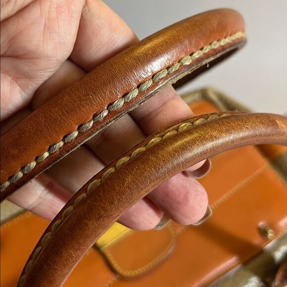 Vintage Dooney & Bourke leather doctor satchel bag w/key, charm & dustbag - Picture 9 of 16